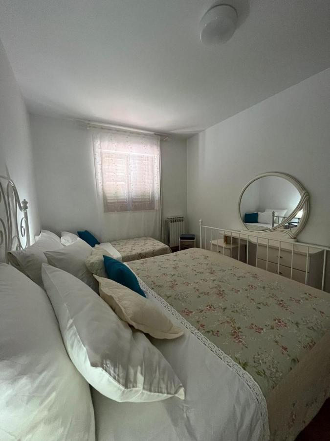 Apartment With Swimming Pool Jelsa  Esterno foto