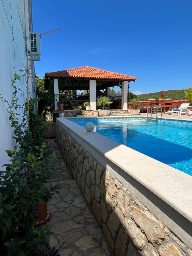 Apartment With Swimming Pool Jelsa  Esterno foto