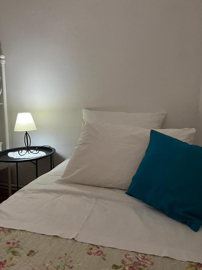 Apartment With Swimming Pool Jelsa  Esterno foto